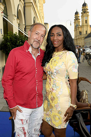Mathias Scheffel (Geschäftsführer und Betreiber des Filmcasinos) und Frau Layla Omar  FILMCASINO DinnerClub Pop-Up Restaurant “Paracas by Le Roy`Smith” in München am 28.07.2022 AGENCY PEOPLE IMAGE (c) Michael Tinnefeld